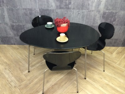 ■Arne Jacobsen(アルネ・ヤコブセン) egg table 【model 3603】and 3 Ant chairs 【model 3101】